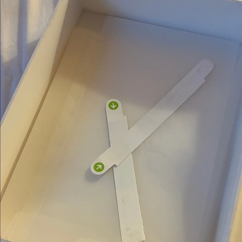 Apple iPad A16 Box